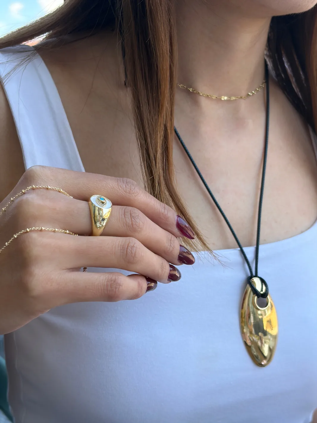 Gold Oval Uçlu Deri İpli Ayarlanabilir Kolye — 2. fotoğraf