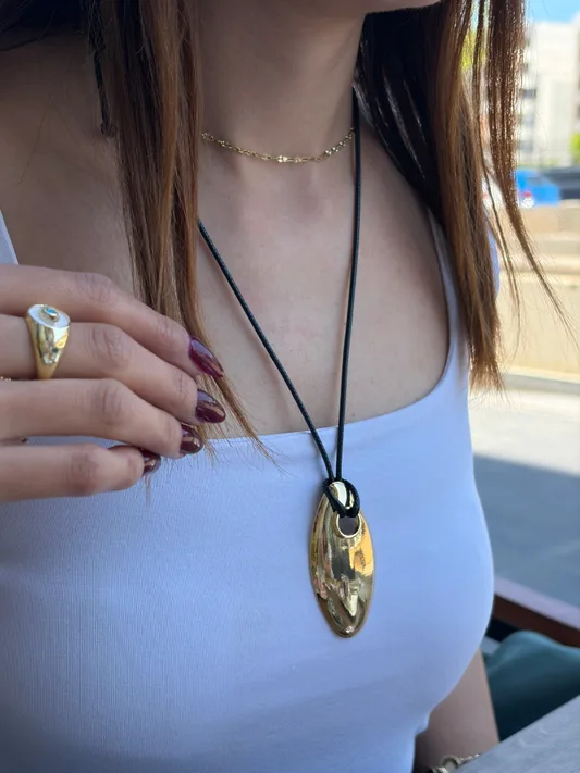 Gold Oval Uçlu Deri İpli Ayarlanabilir Kolye