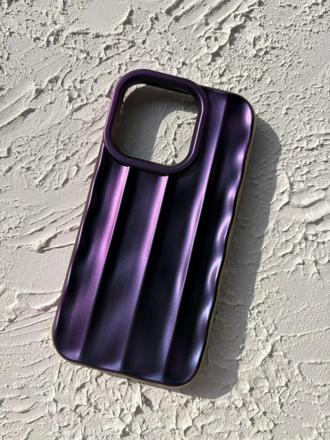 İphone 14 Pro Kabartmalı Hologram Kılıf — 3. fotoğraf