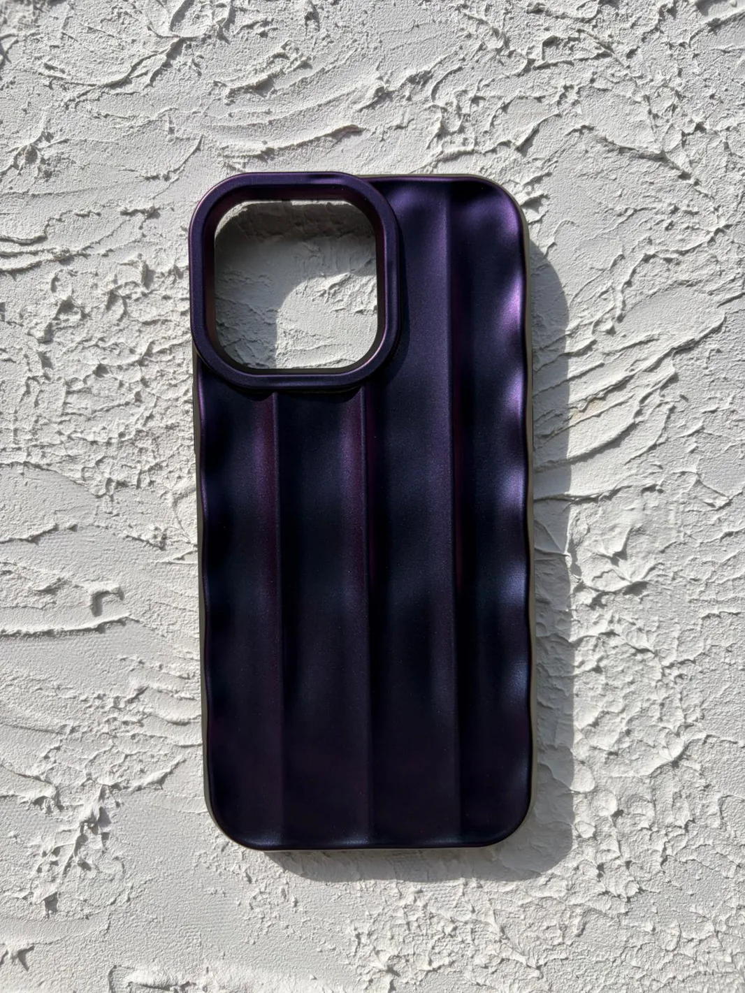 İphone 14 Pro Kabartmalı Hologram Kılıf — 1. fotoğraf