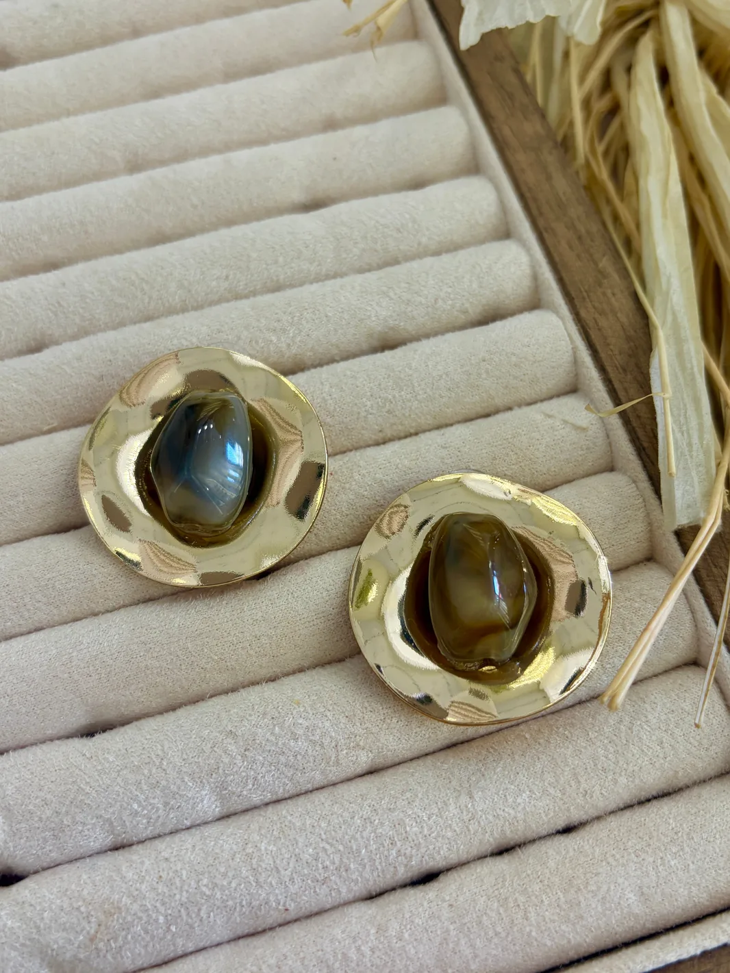 Gold Detaylı Asimetrik Küpe — 1. fotoğraf