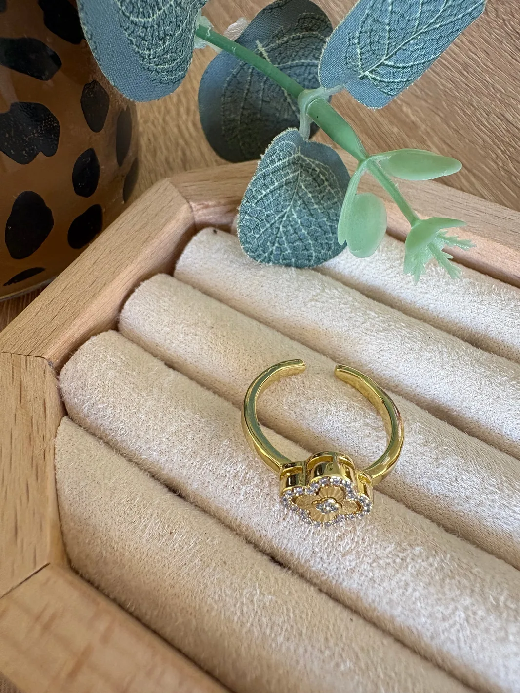 Zirkon Taşlı Gold Yonca Ayarlanabilir Yüzük — 2. fotoğraf