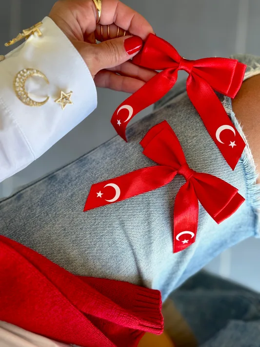 Türk Bayraklı Kırmızı Saten Pens Toka